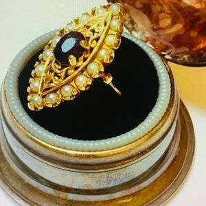 Victorian Midnight Sapphire, Seed Pearl Navette
Style Ring